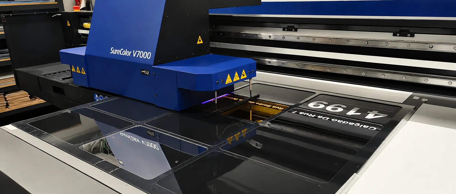 Impressão Digital UV — produção Adesiva