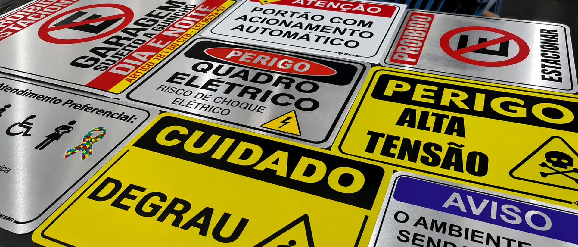 Placas de Identificação — produção Adesiva